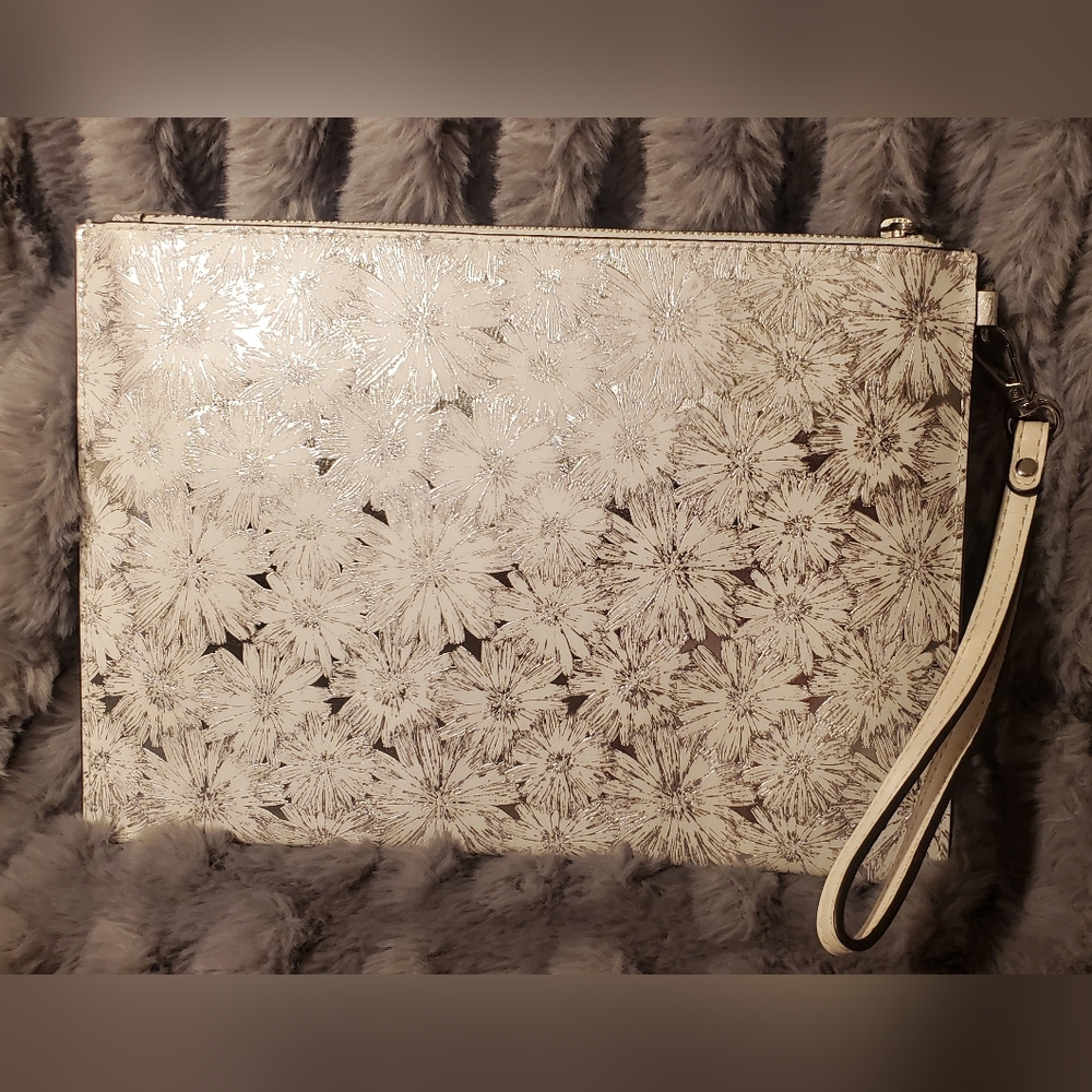 Mk Wristlet - Picture 3 of 4